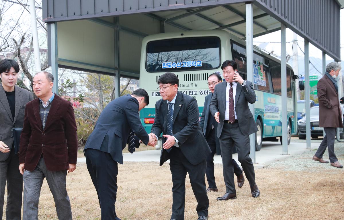 (사)한국수산업경영인 완도군연합회 제23, 24대 회장단 및 감사 이취임식 첨부이미지 : AC4I9682.JPG