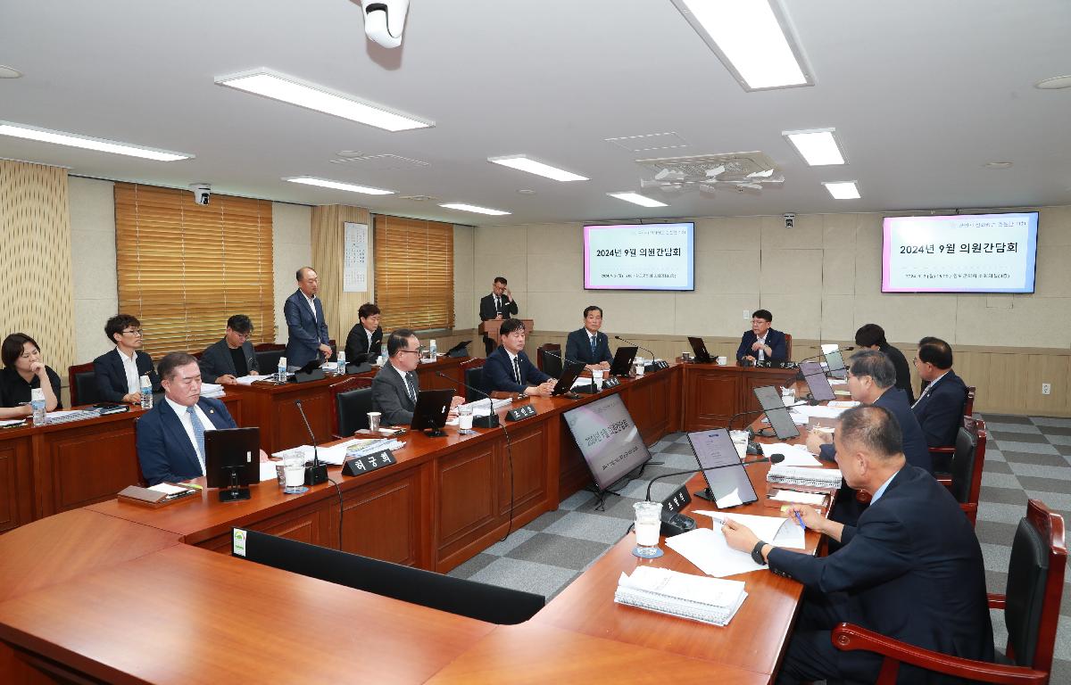 제323회 임시회 (읍면정보고) & 9월중 의원간담회 첨부이미지 : AC4I4006.JPG