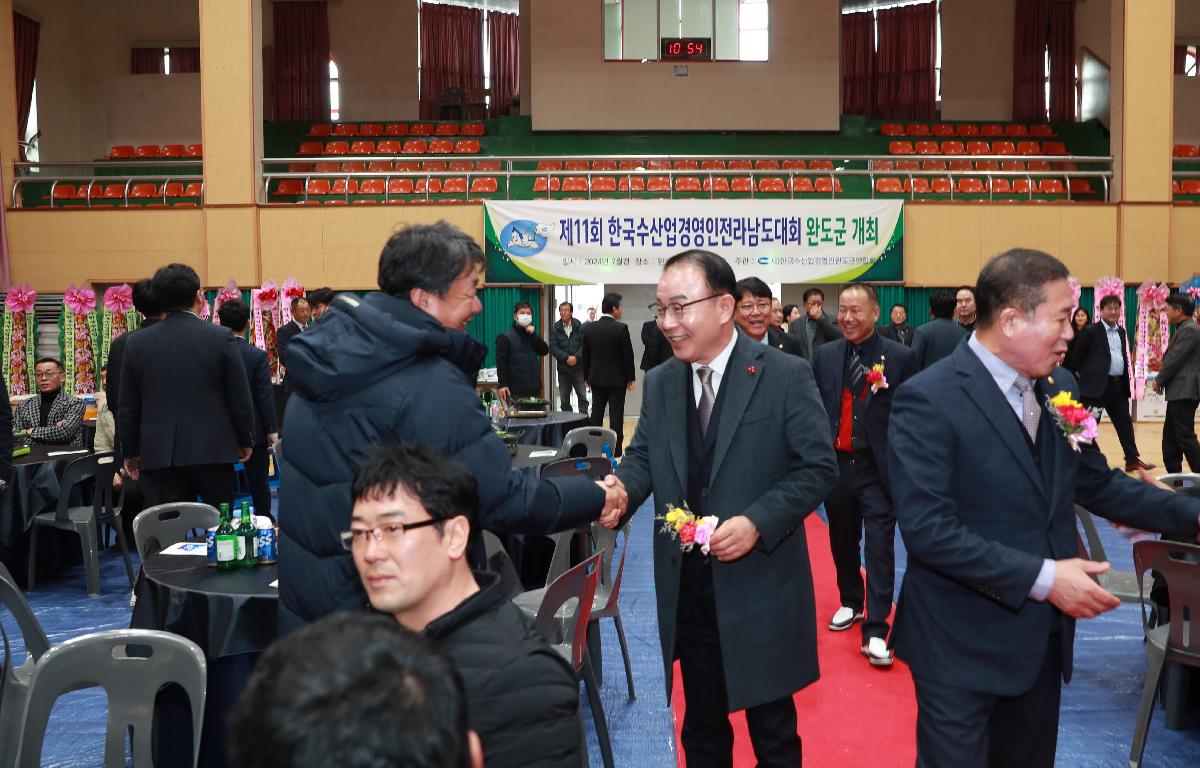 (사)한국수산업경영인 완도군연합회 제23, 24대 회장단 및 감사 이취임식 첨부이미지 : AC4I9707.JPG