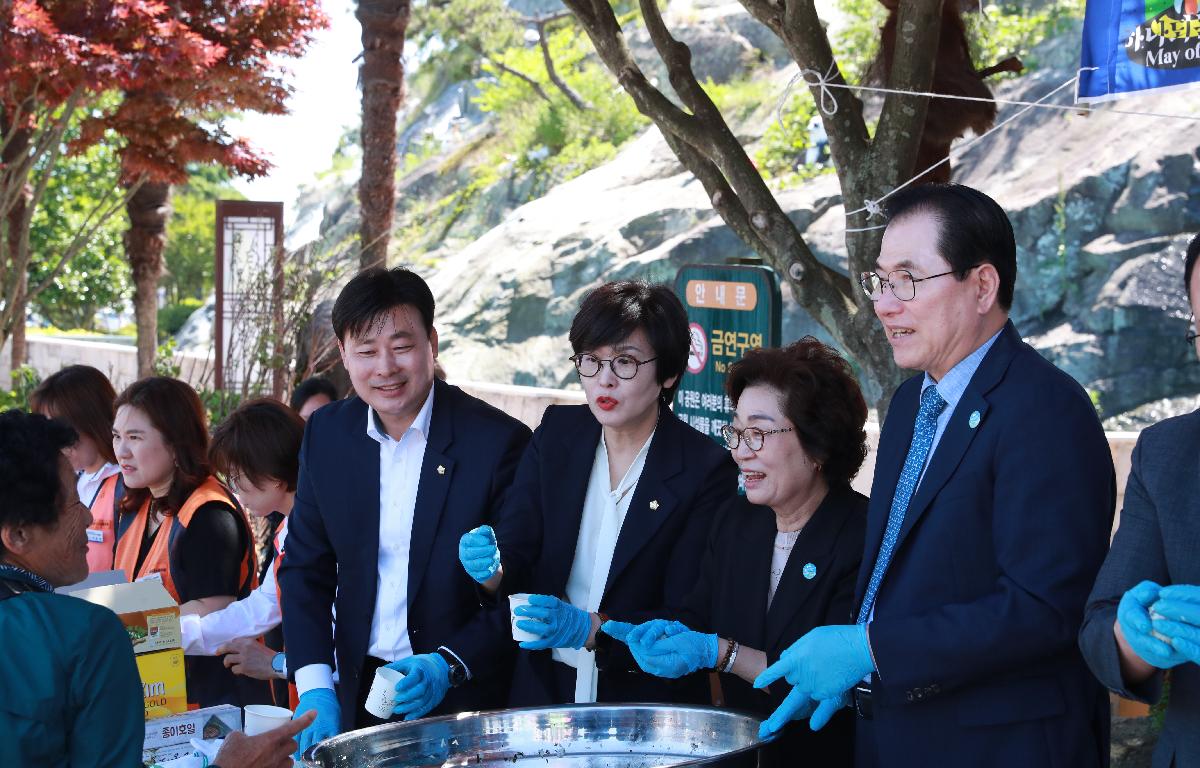 5·18 민주화운동 기념행사(주먹밥 빚기 나눔행사) 첨부이미지 : 240515 5·18기념행사(주먹밥 빚기 나눔행사) (3).JPG