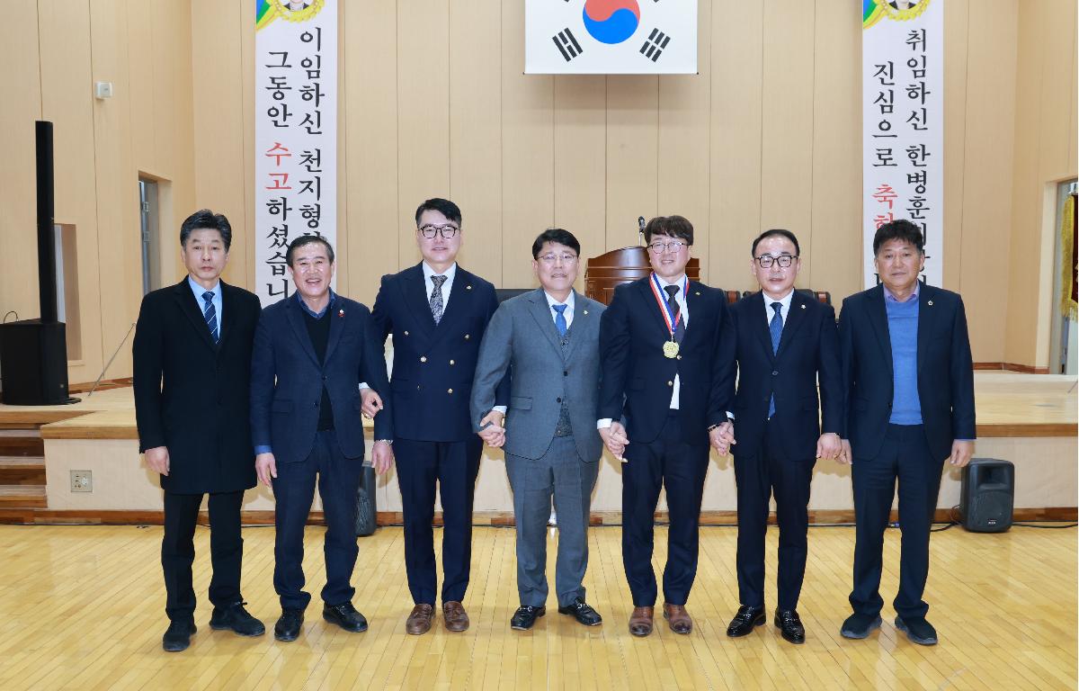 제36. 37대 금일읍 청년연합회 회장단 이.취임식 첨부이미지 : 1U7A4601.JPG