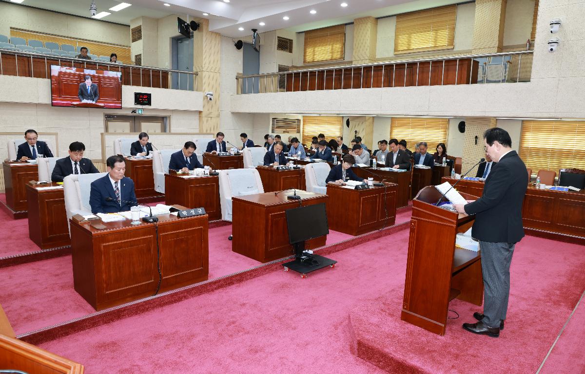 제333회  임시회 군정 질문답변(군수님)  첨부이미지 : 1U7A8780.JPG