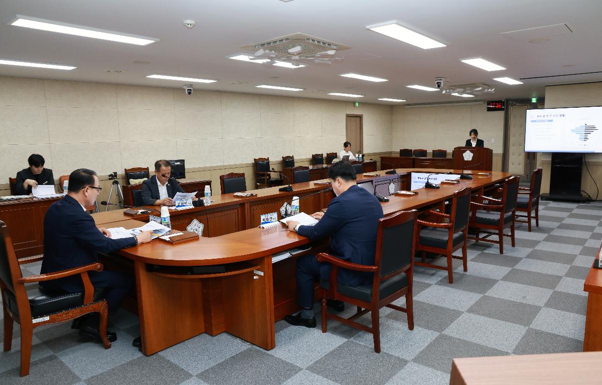 완도군 인구문제 대응 및 섬 발전방안 중간보고회 첨부이미지 : 1U7A4012.JPG