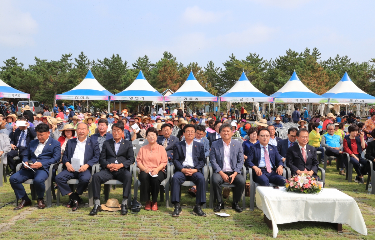 제9회 신지면민의 날 기념 및 화합한마당 축제 첨부이미지 : 제9회 신지면민의 날 기념 및 화합한마당 축제 (2).JPG