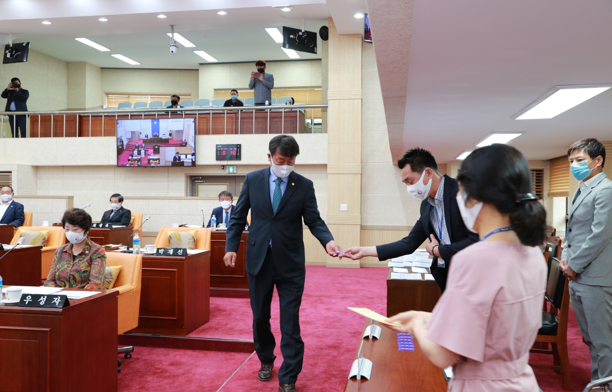 제282회 완도군의회 임시회 첨부이미지 : 제282회 완도군의회 임시회 (2).JPG