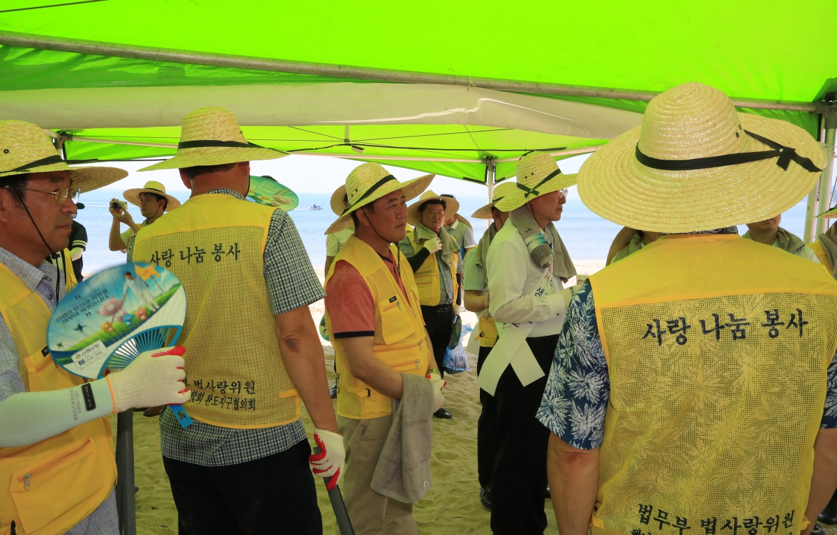 피서지 범죄예방 활동 및 환경보호 캠페인 첨부이미지 : 피서지 범죄예방 활동 및 환경보호 캠페인 (3).JPG