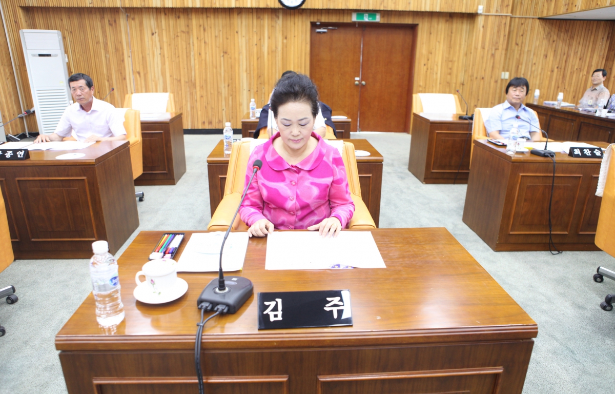 제215회 완도군의회 정례회 1차본회의(김주 의원님) 첨부이미지 : 제215회 완도군의회 정례회 1차본회의(김주 의원님).jpg