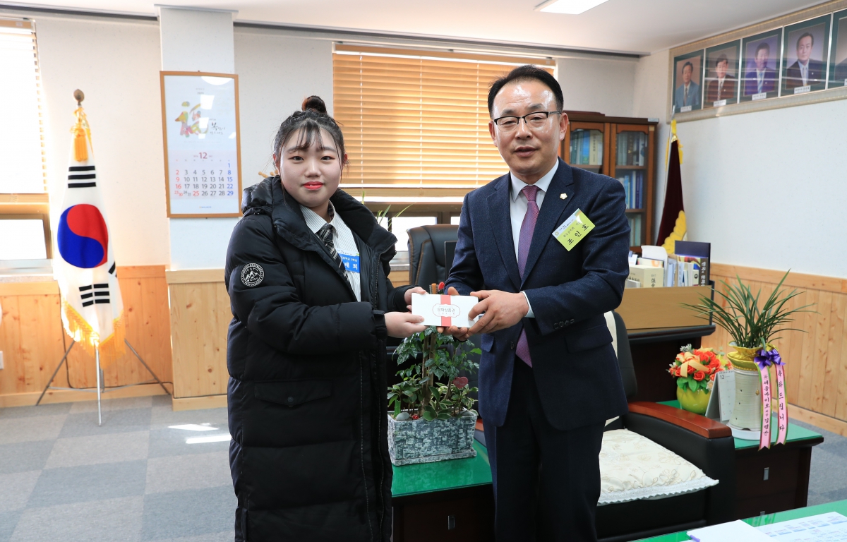 완도고등학교 청소년기자단 완도군의회 방문 첨부이미지 : 20181218 완도고등학교 청소년기자단 완도군의회 방문 (2).JPG