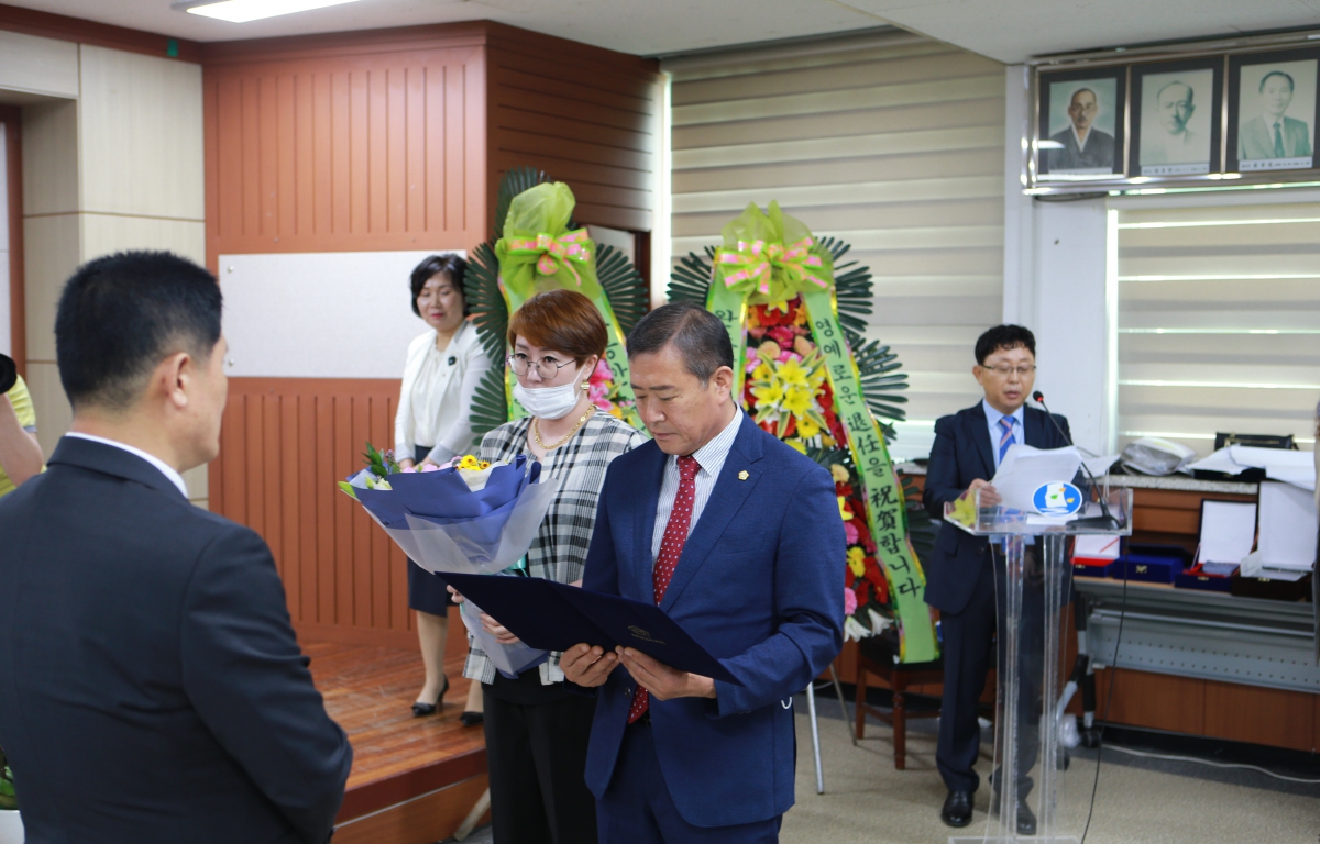 한국외식업중앙회 전라남도지회 완도군지부 민경신 사무국장 정년퇴임식 첨부이미지 : 한국외식업중앙회 전라남도지회 완도군지부 민경신 사무국장 정년퇴임식 (2).JPG