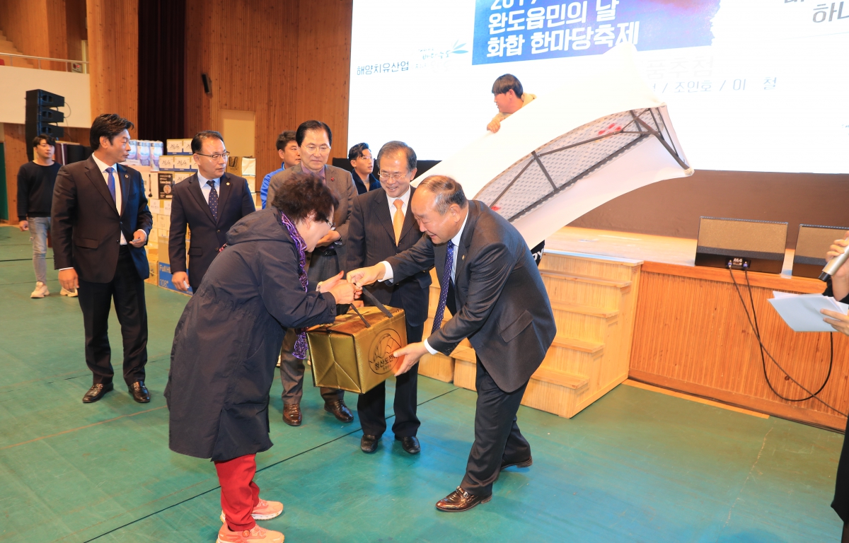 2019 완도읍민의 날 화합한마당 축제 첨부이미지 : 2019 완도읍민의 날 화합한마당 축제 (4).JPG