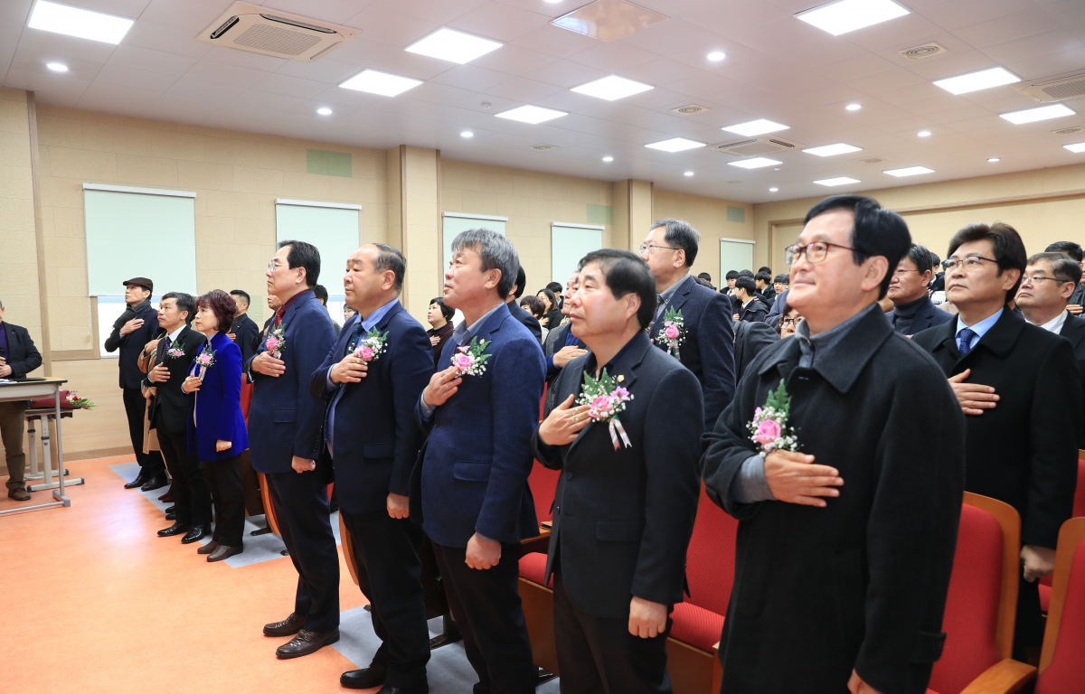 완도중학교 급식실 및 시청각실 개관식 첨부이미지 : 20190103 완도중 급식실 및 시청각실 개관식.JPG