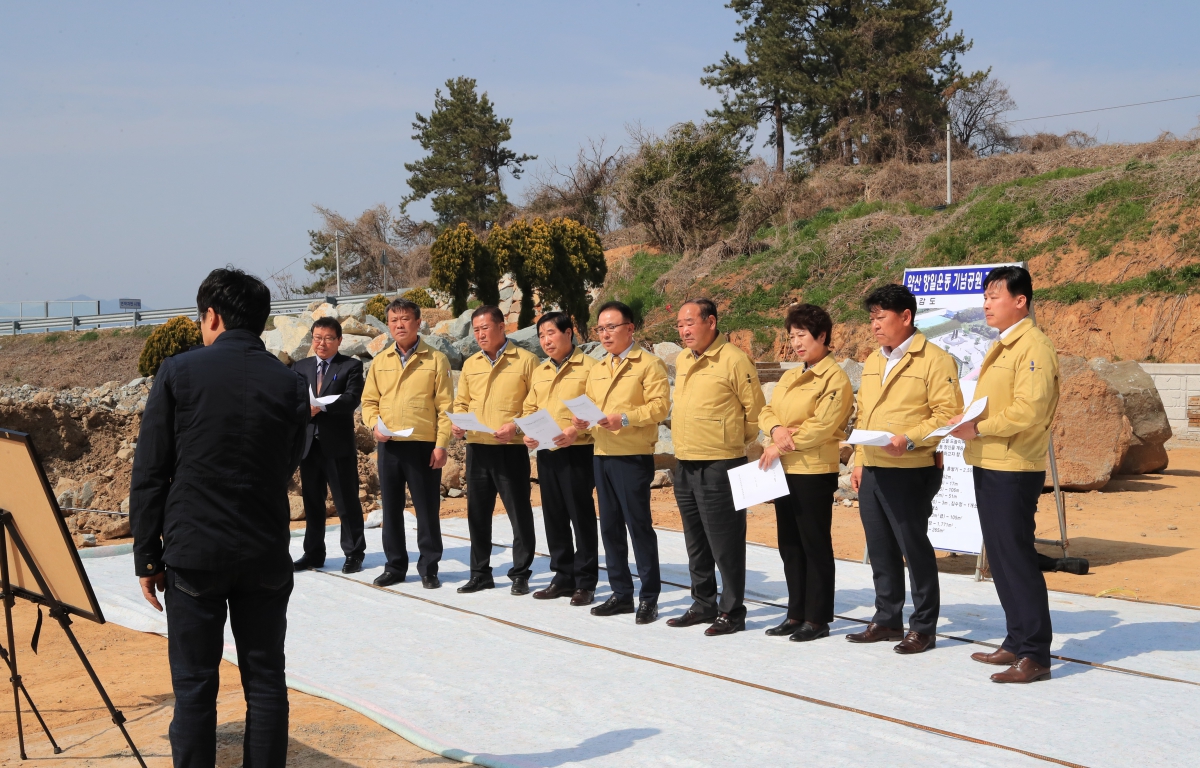 2019년 완도군의회 군민생활현장방문(약산) 첨부이미지 : 2019년 완도군의회 군민생활현장 방문(약산) (2).JPG