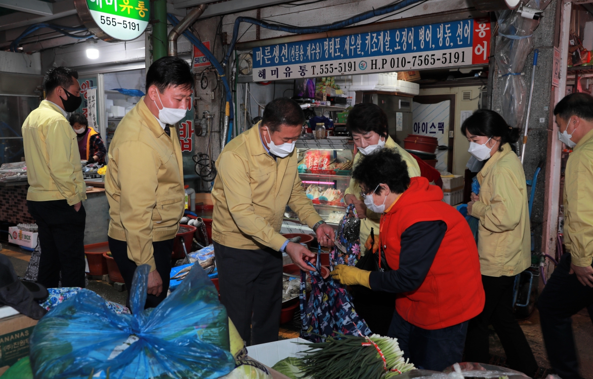 완도전통시장 방문 첨부이미지 : 20200327 전통시장 방문 (4).JPG