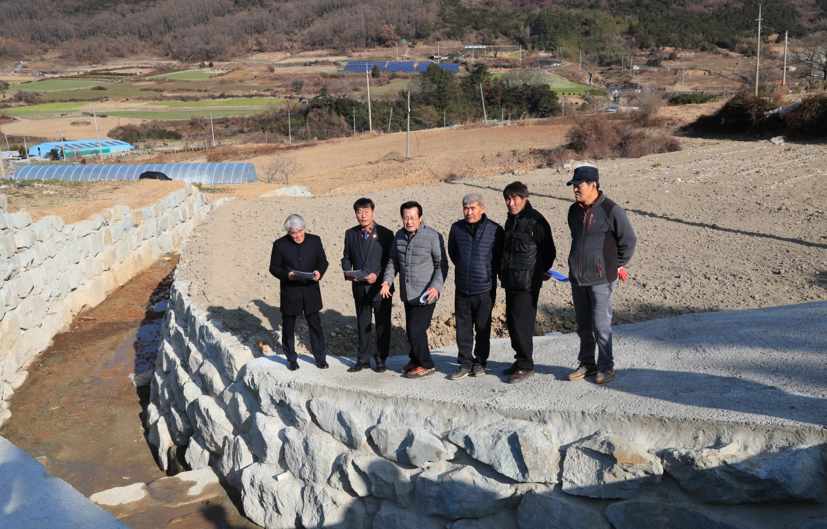 군외면 체류조성사업 현장방문 첨부이미지 : 20180107 군외면 체류조성사업 현장방문 (2).JPG