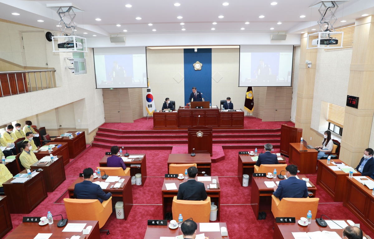 제283회 완도군의회 임시회 첨부이미지 : 제283회 완도군의회 임시회 (2).JPG