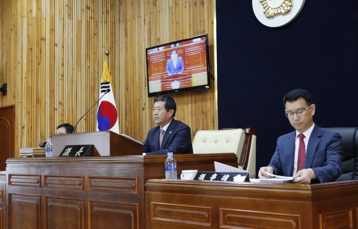 제241회 완도군의회 임시회 박종연 의장 군정 주요업무 추진실적 보고·청취 첨부이미지 : _70U1491.JPG