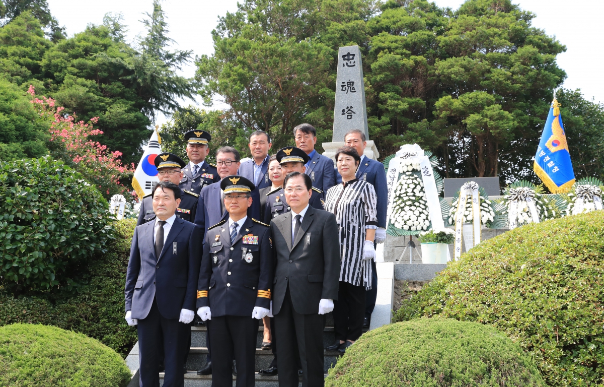 제69기 약산 전몰경찰관 위령제 첨부이미지 : 제69기 약산 전몰경찰관 위령제 (2).JPG