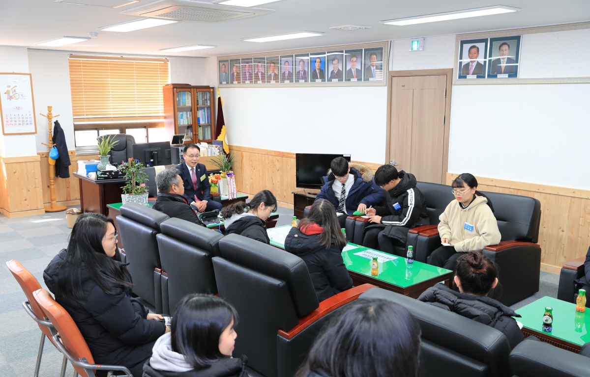 완도고등학교 청소년기자단 완도군의회 방문 첨부이미지 : 20181218 완도고등학교 청소년기자단 완도군의회 방문.JPG