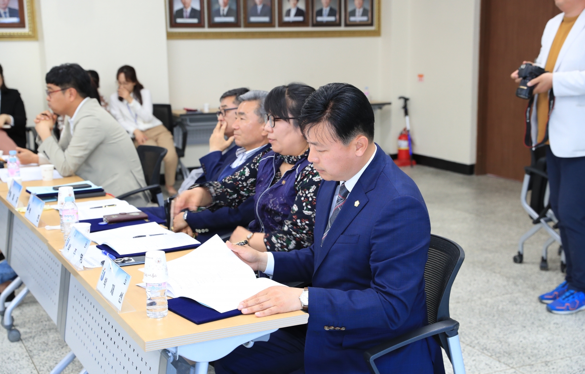 전라남도 완도 교육참여 위원 위촉 및 임시회 첨부이미지 : 전라남도완도교육참여위원 위촉식 및 임시회 (2).JPG