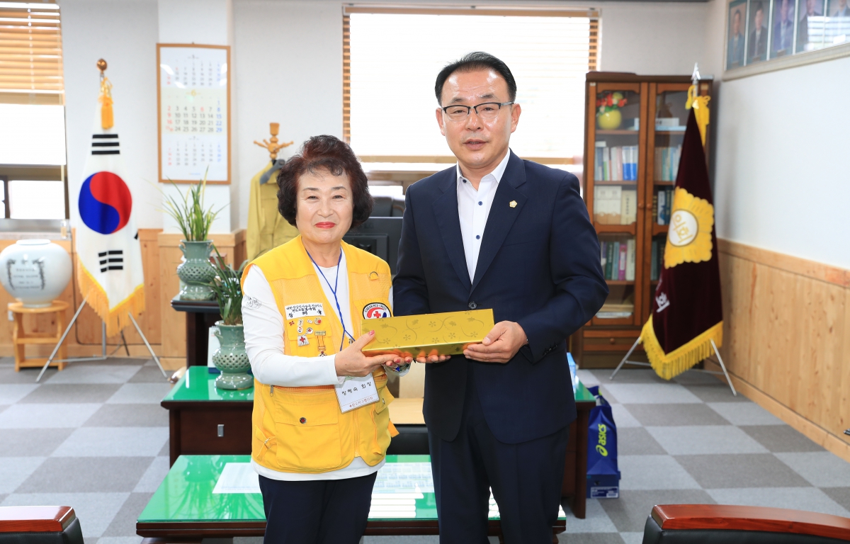 대한적십자사 회장단 완도군의회 방문 및 한마음축제 첨부이미지 : 대한적십자사 회장단 완도군의회 방문 및 한마음축제.JPG