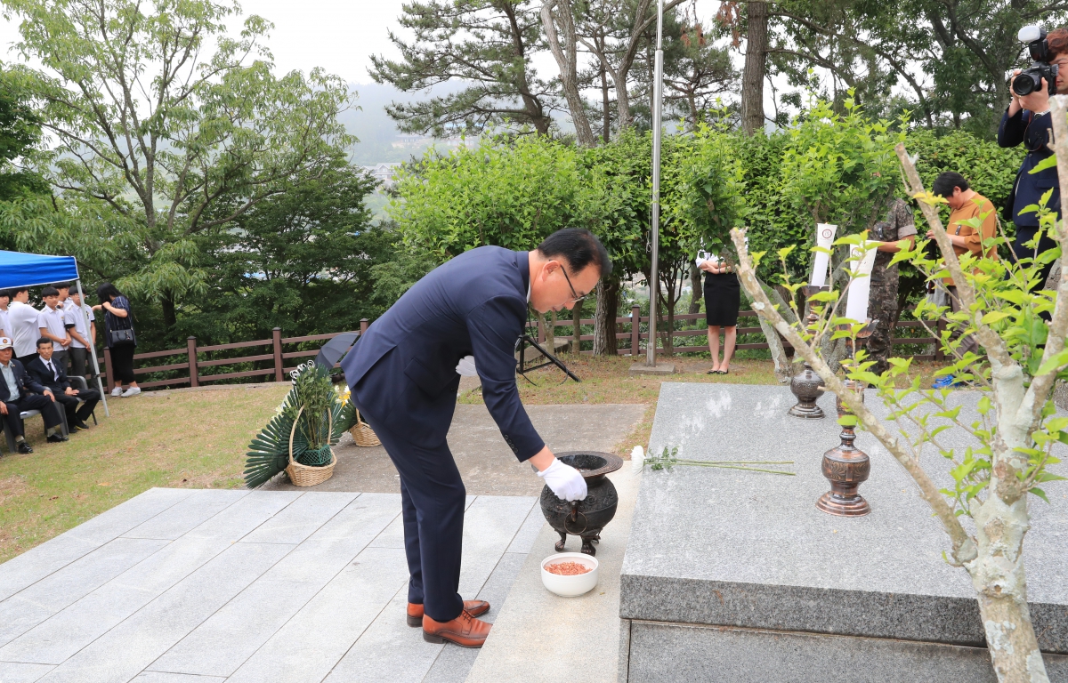 제64회 현충일 추념식 첨부이미지 : 제64회 현충일 추념식 (3).JPG