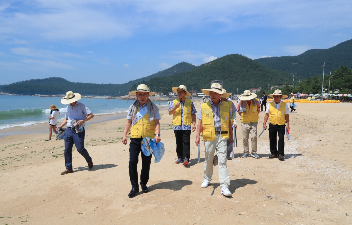 피서지 범죄예방 활동 및 환경보호 캠페인 첨부이미지 : 피서지 범죄예방 활동 및 환경보호 캠페인 (2).JPG