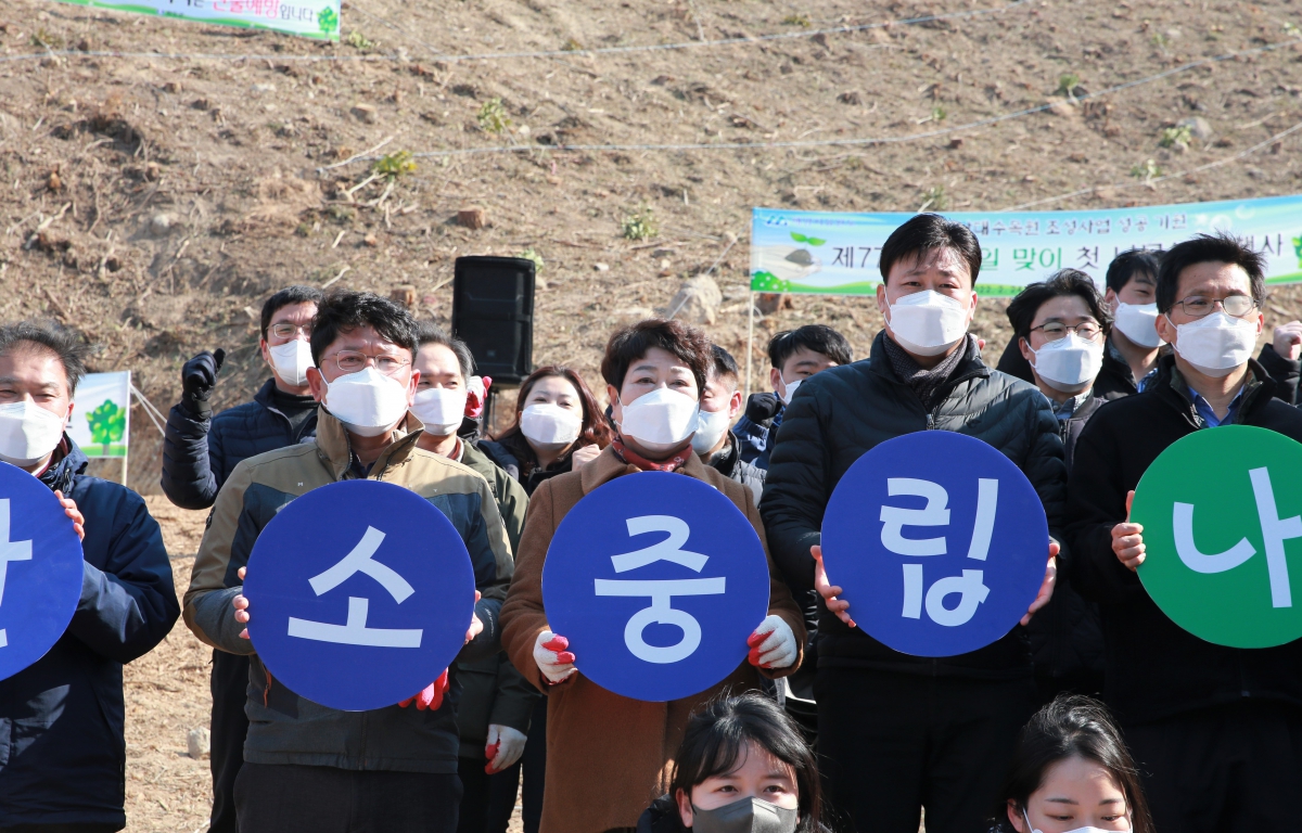 탄소중립 나무 심기! 국민과 함께! 첨부이미지 : 탄소중립 나무심기! 국민과 함께!.jpg