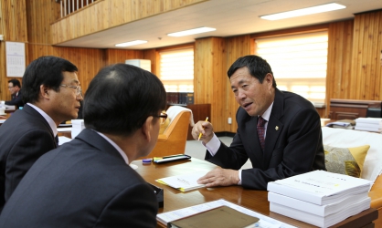 박종연 산업건설위원장님 감사중