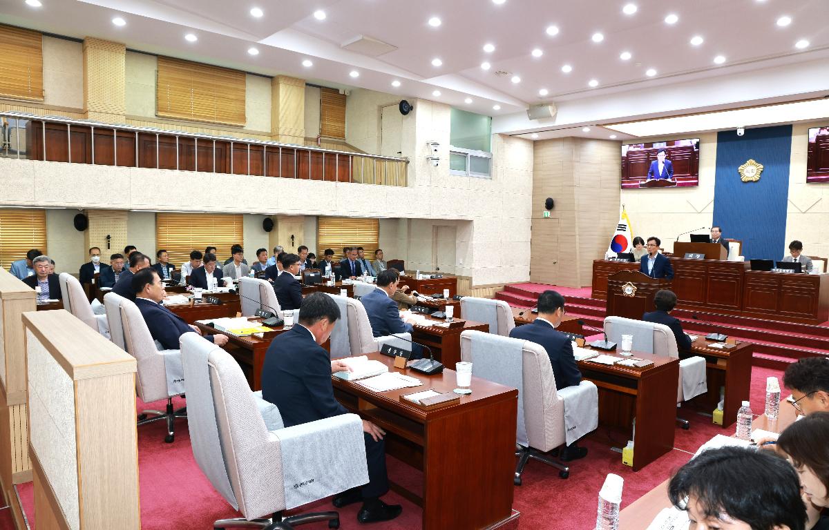 제340회 완도군의회 임시회(군정 주요업무 추진실적 보고.청취) 첨부이미지 : 1U7A8063.JPG